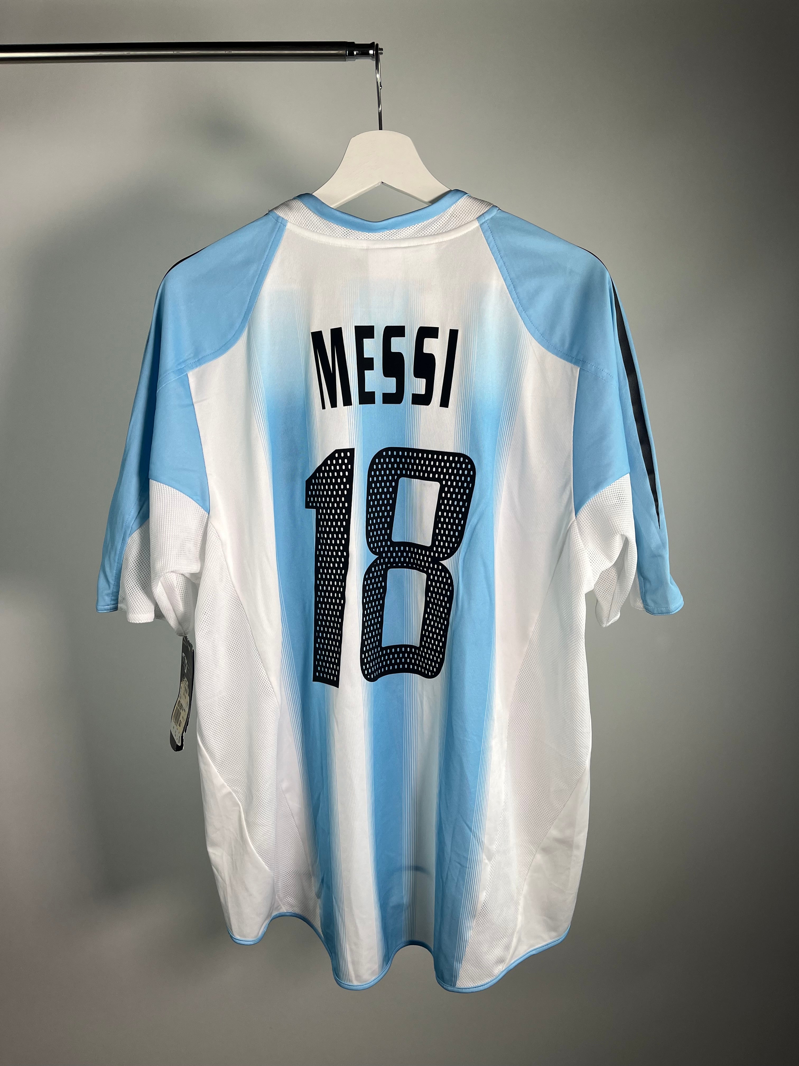 Jersey Argentina local 2004–2006 — Messi (L)