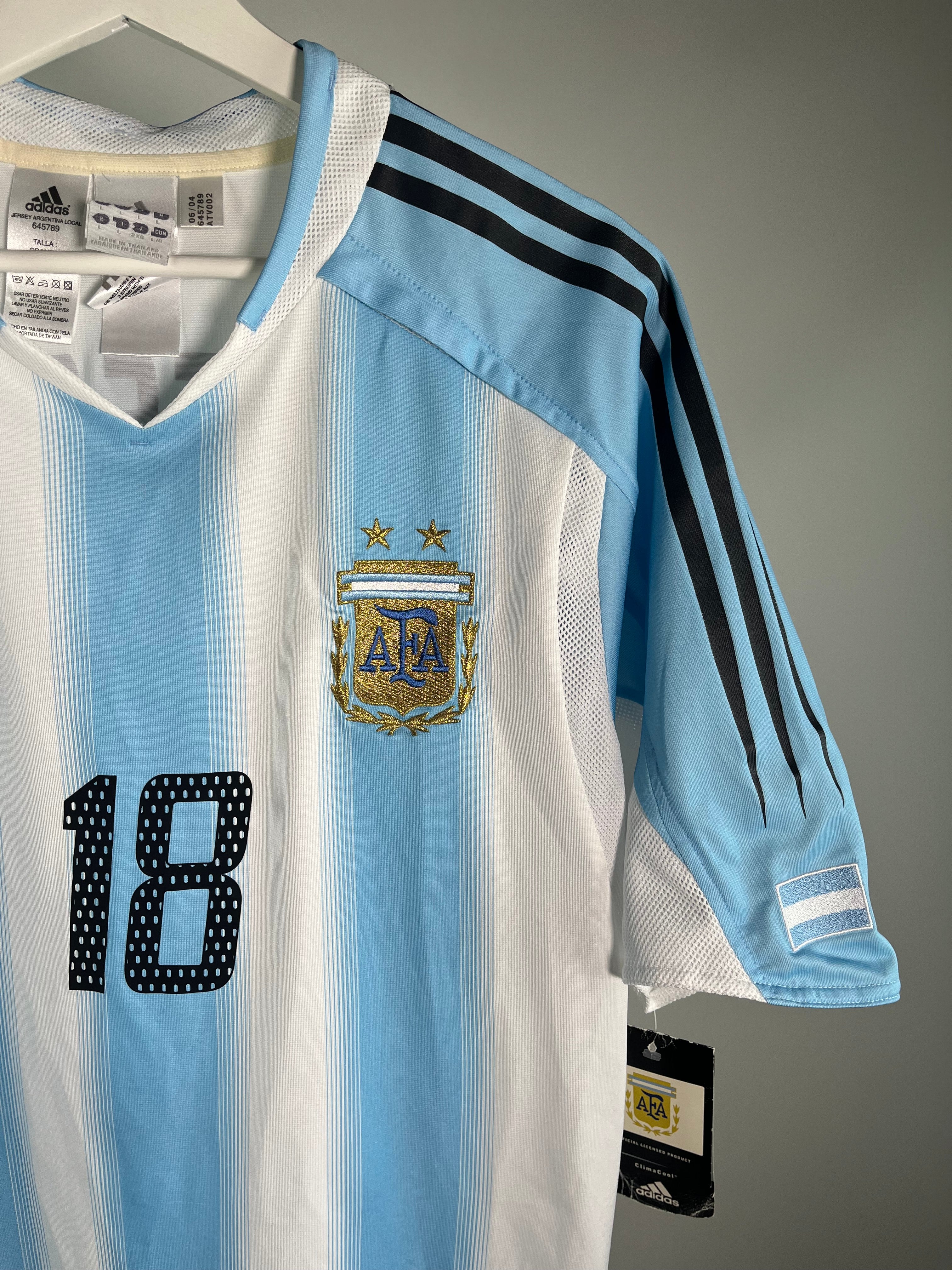 Jersey Argentina local 2004–2006 — Messi (L)